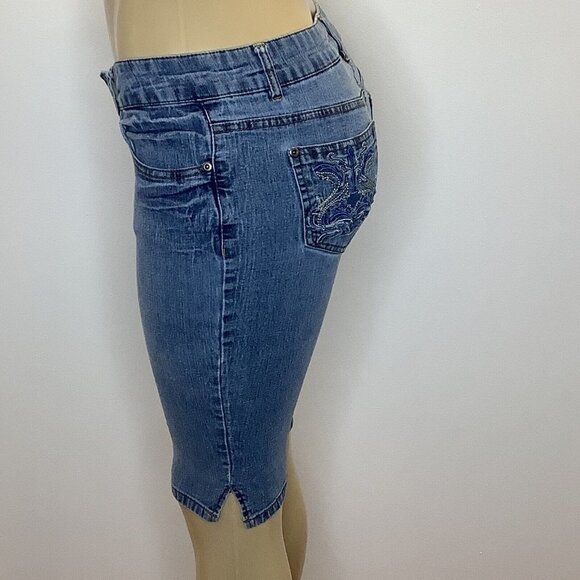 Y2K Blue Denim Bermuda Shorts With Stiching On Pockets - Picture 2 of 4